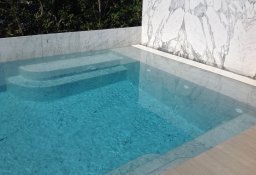 piscina con idromassaggio integrato